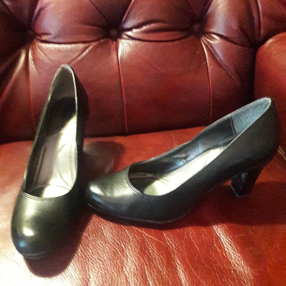 Mootsies Tootsies Black heels Size 7.5